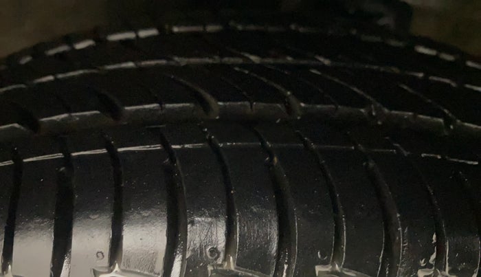 2015 Maruti Celerio ZXI AMT, Petrol, Automatic, 90,405 km, Left Front Tyre Tread