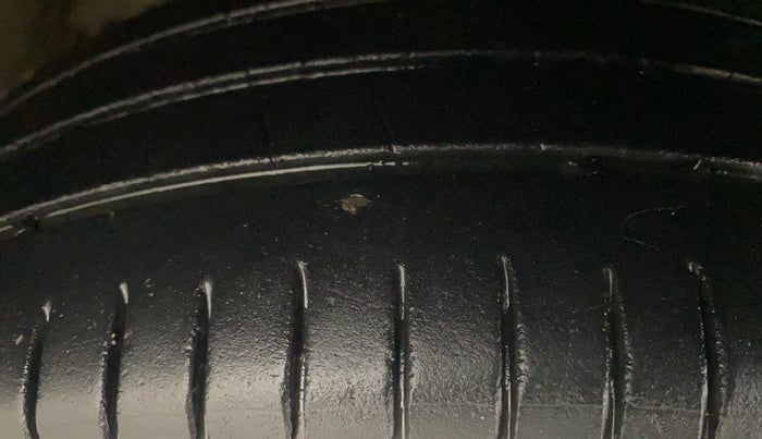 2015 Maruti Celerio ZXI AMT, Petrol, Automatic, 90,405 km, Right Front Tyre Tread