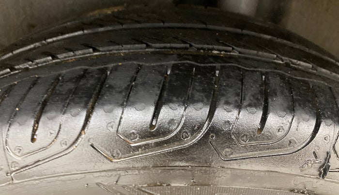 2021 Volkswagen Polo COMFORTLINE 1.0L TSI, Petrol, Manual, 58,087 km, Left Rear Tyre Tread