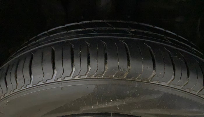 2022 Tata PUNCH ADVENTURE AMT, Petrol, Automatic, 30,374 km, Right Front Tyre Tread