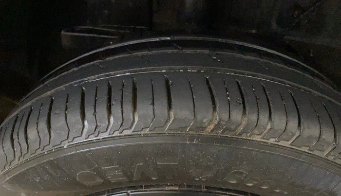 2022 Tata PUNCH ADVENTURE AMT, Petrol, Automatic, 30,374 km, Right Rear Tyre Tread