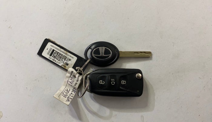 2022 Tata PUNCH ADVENTURE AMT, Petrol, Automatic, 30,374 km, Key Close Up