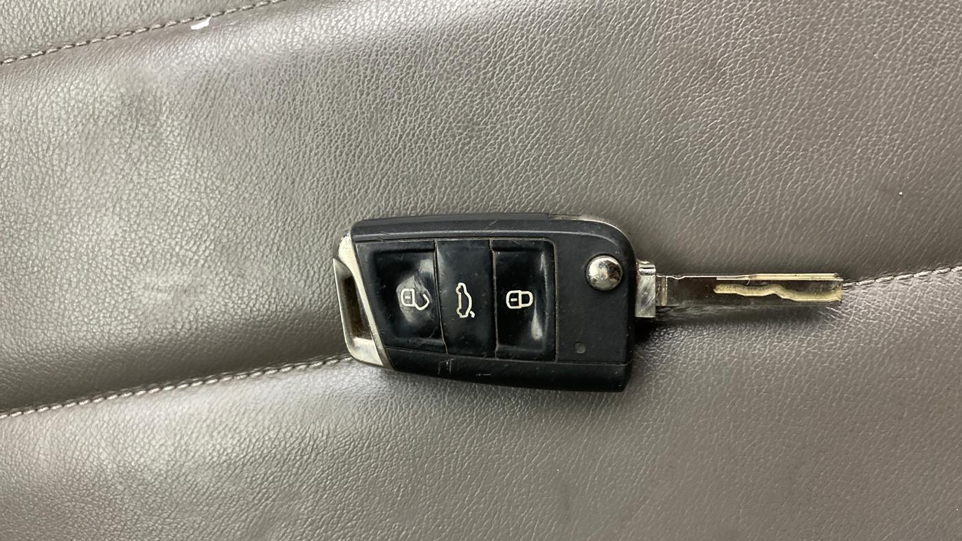 2021 Volkswagen T-ROC 1.5 TSI AT, Petrol, Automatic, 1,20,900 km, Key Close Up