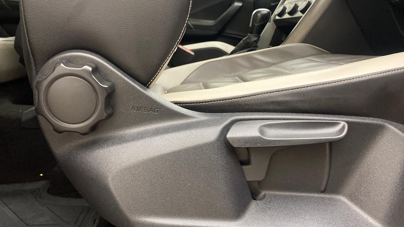 2021 Volkswagen T-ROC 1.5 TSI AT, Petrol, Automatic, 1,20,900 km, Driver Side Adjustment Panel