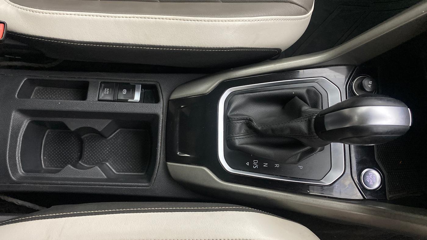 2021 Volkswagen T-ROC 1.5 TSI AT, Petrol, Automatic, 1,20,900 km, Gear Lever