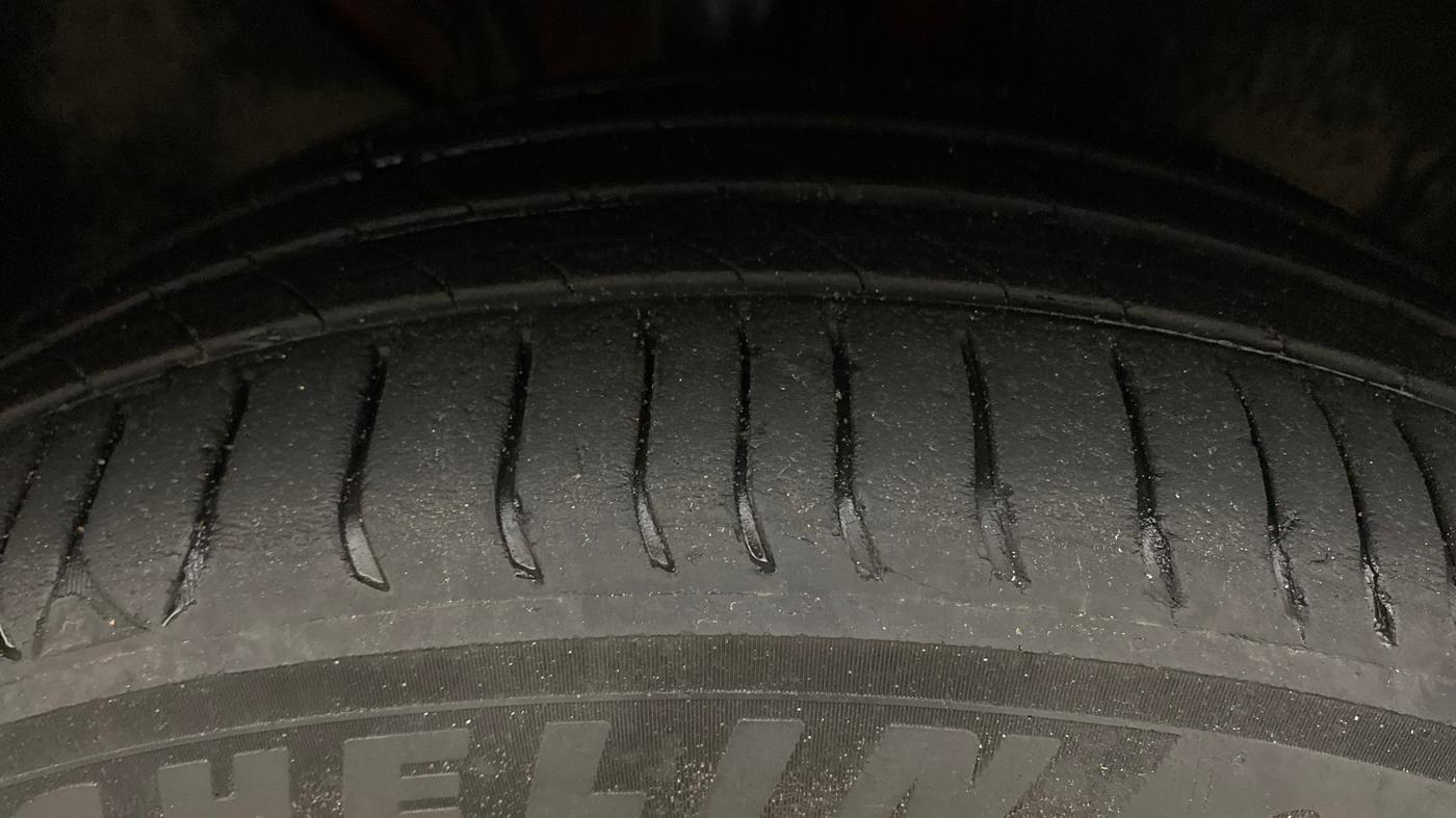 2021 Volkswagen T-ROC 1.5 TSI AT, Petrol, Automatic, 1,20,900 km, Right Front Tyre Tread