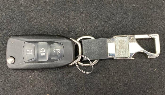 2018 Tata TIAGO NRG PETROL, Petrol, Manual, 32,918 km, Key Close Up