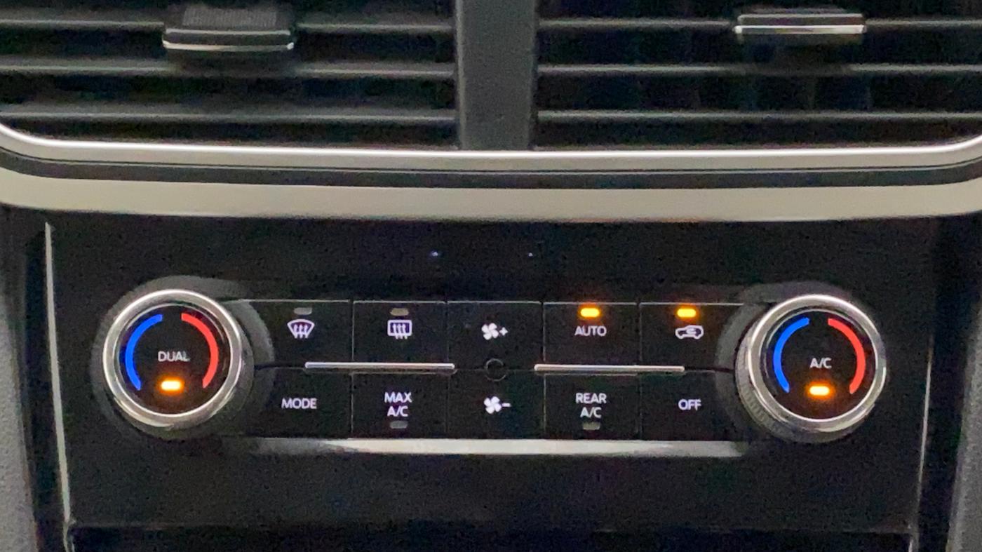 2022 Mahindra XUV700 AX 7 LUXURY P AT 7 STR, Petrol, Automatic, 50,045 km, Automatic Climate Control