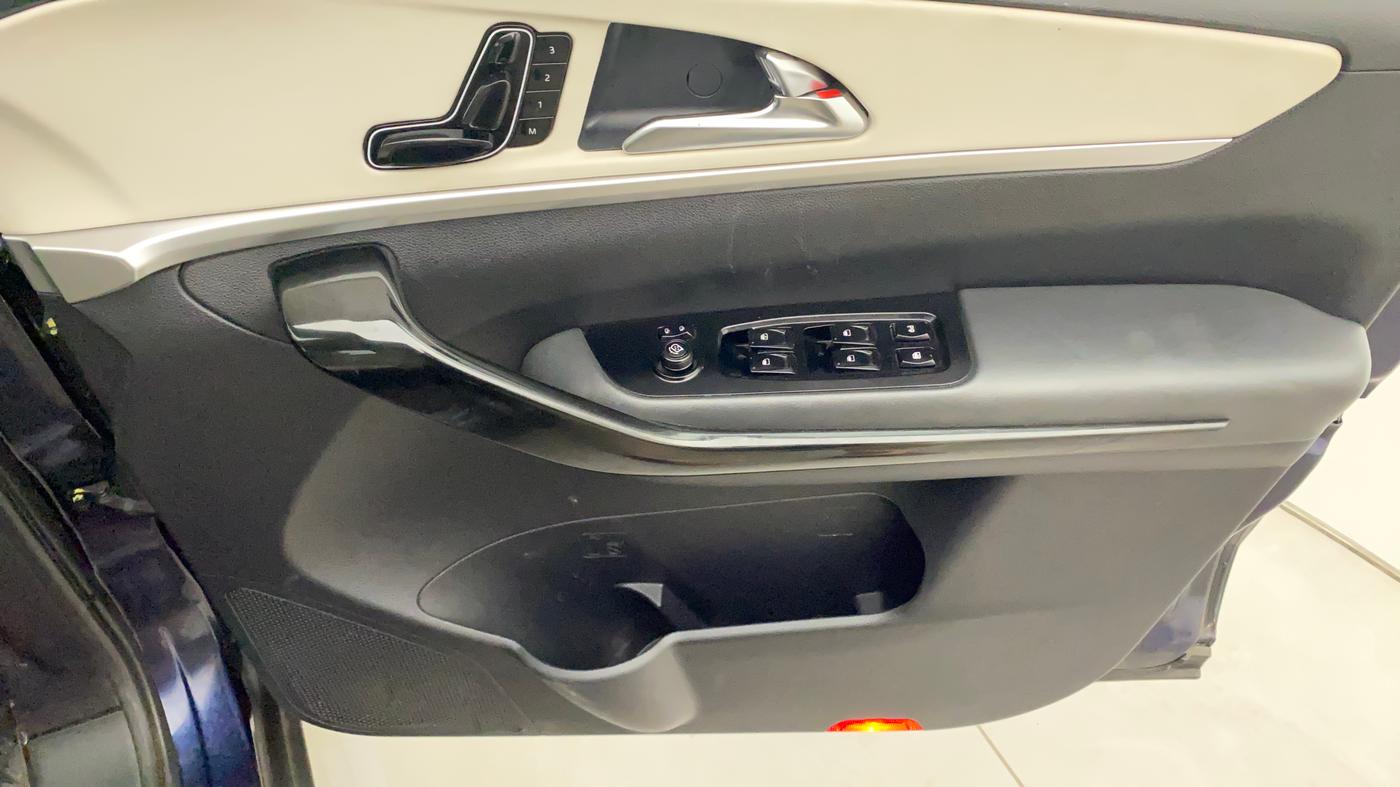 2022 Mahindra XUV700 AX 7 LUXURY P AT 7 STR, Petrol, Automatic, 50,045 km, Driver Side Door Panels Control
