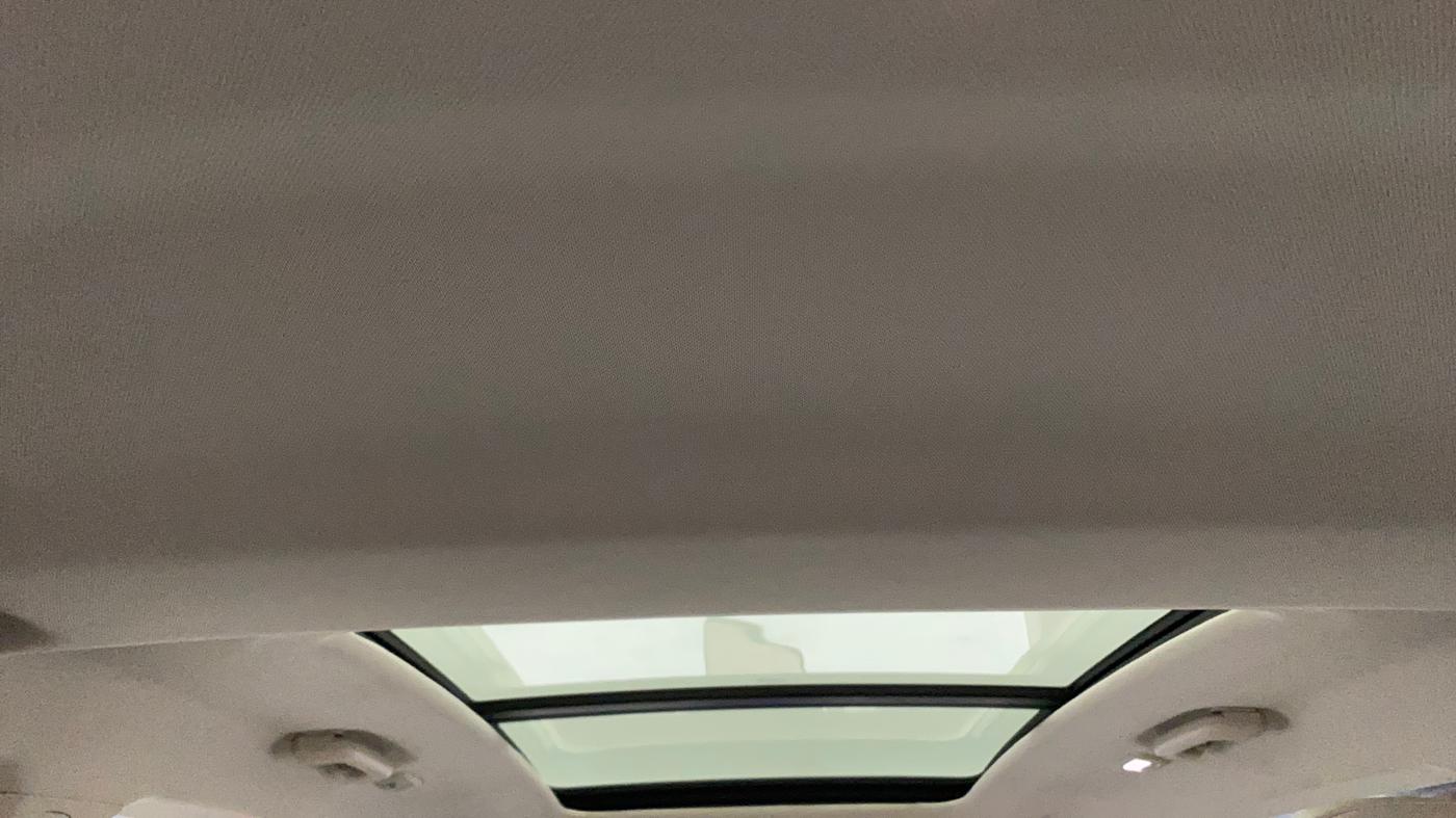 2022 Mahindra XUV700 AX 7 LUXURY P AT 7 STR, Petrol, Automatic, 50,045 km, Panoramic Sunroof