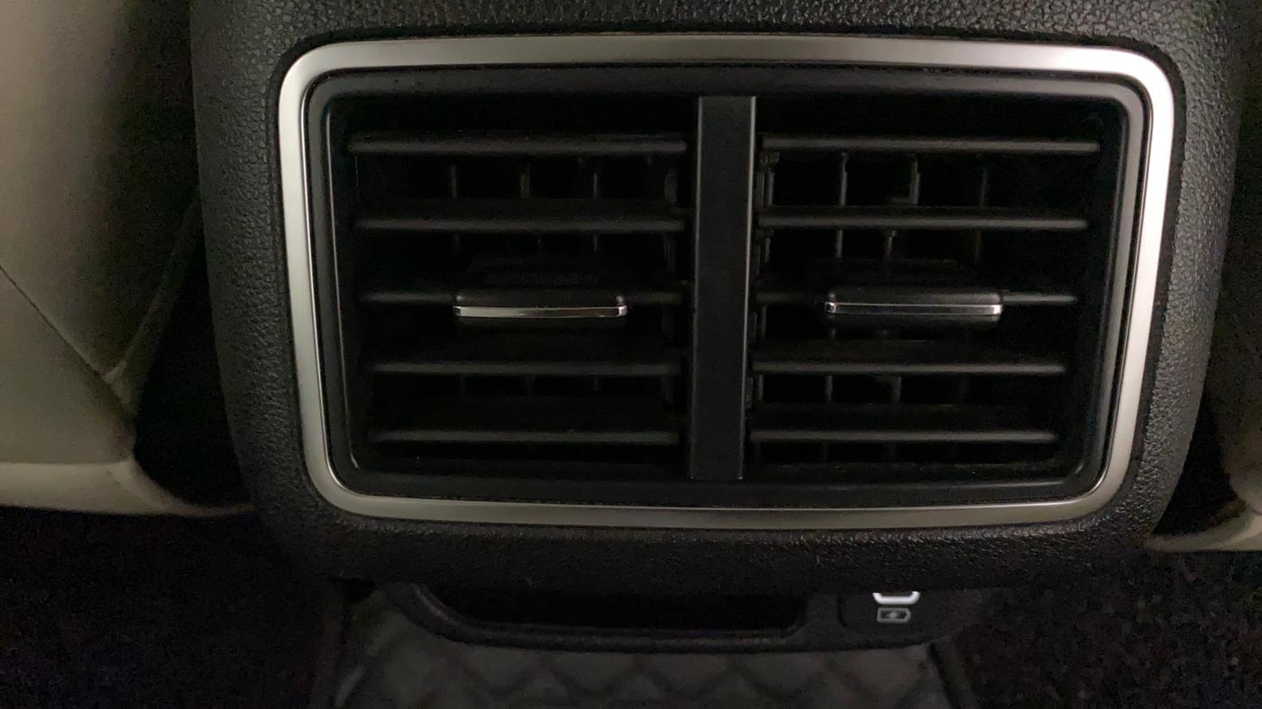 2022 Mahindra XUV700 AX 7 LUXURY P AT 7 STR, Petrol, Automatic, 50,045 km, Rear AC Vents