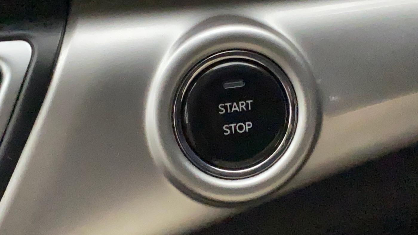 2022 Mahindra XUV700 AX 7 LUXURY P AT 7 STR, Petrol, Automatic, 50,045 km, Keyless Start/ Stop Button