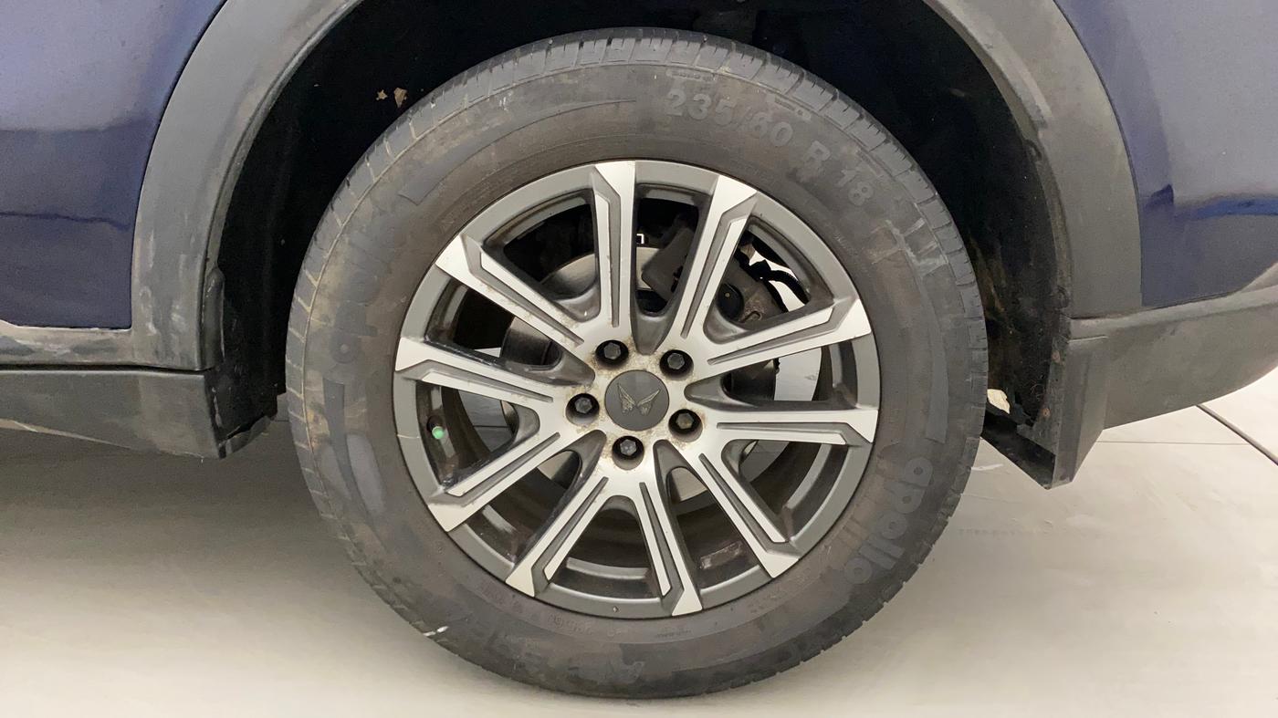 2022 Mahindra XUV700 AX 7 LUXURY P AT 7 STR, Petrol, Automatic, 50,045 km, Left Rear Wheel