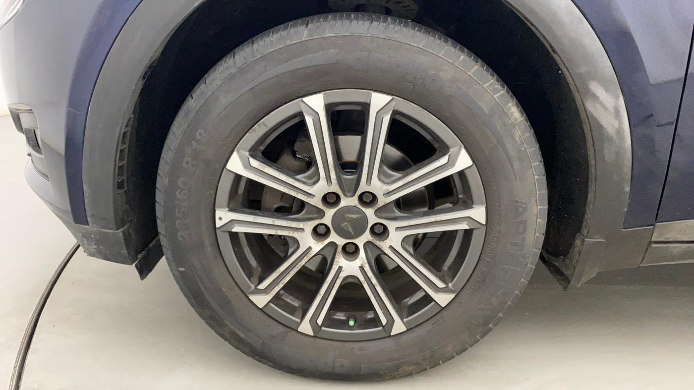 2022 Mahindra XUV700 AX 7 LUXURY P AT 7 STR, Petrol, Automatic, 50,045 km, Left Front Wheel