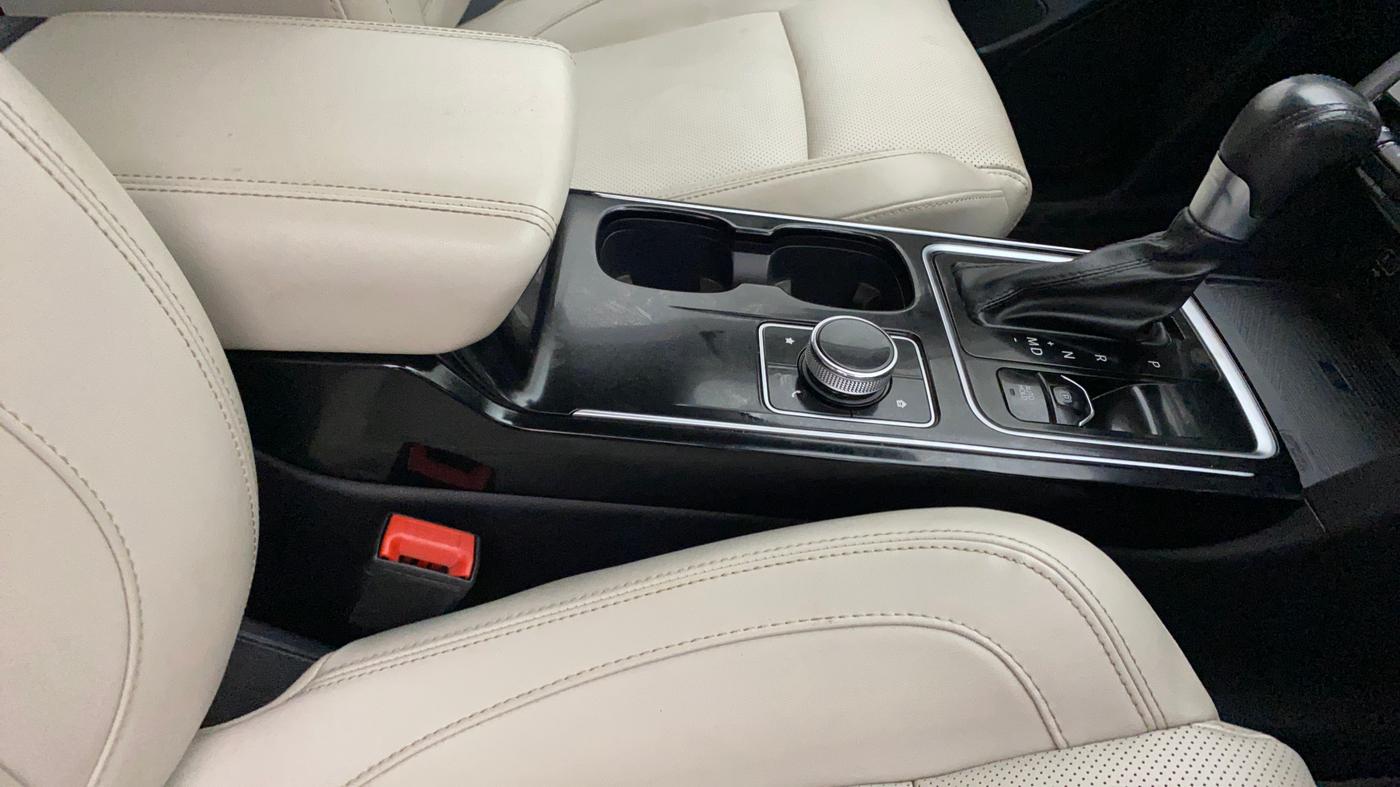 2022 Mahindra XUV700 AX 7 LUXURY P AT 7 STR, Petrol, Automatic, 50,045 km, Gear Lever