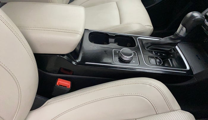 2022 Mahindra XUV700 AX 7 LUXURY P AT 7 STR, Petrol, Automatic, 49,176 km, Gear Lever