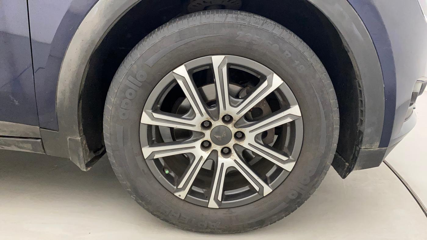 2022 Mahindra XUV700 AX 7 LUXURY P AT 7 STR, Petrol, Automatic, 50,045 km, Right Front Wheel