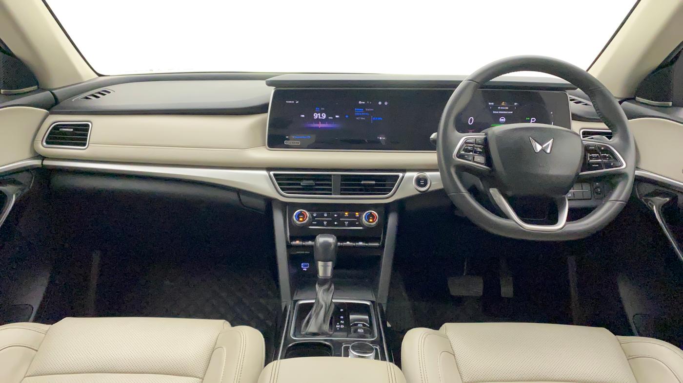 2022 Mahindra XUV700 AX 7 LUXURY P AT 7 STR, Petrol, Automatic, 50,045 km, Dashboard