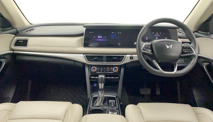 2022 Mahindra XUV700 AX 7 LUXURY P AT 7 STR, Petrol, Automatic, 49,176 km, Dashboard