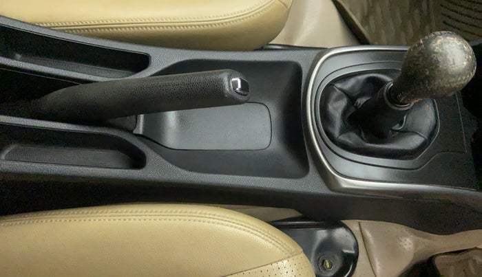 2015 Honda City VX MT DIESEL, Diesel, Manual, 80,107 km, Gear Lever