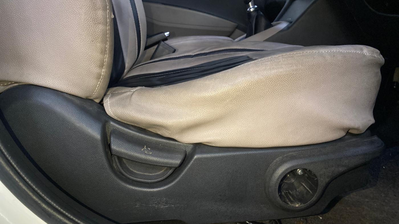 2015 Hyundai Xcent S 1.1 CRDI, Diesel, Manual, 66,545 km, Driver Side Adjustment Panel
