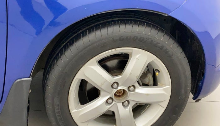 2011 Honda Jazz 1.2L I-VTEC BASE, Petrol, Manual, 1,05,985 km, Right fender - Lining loose