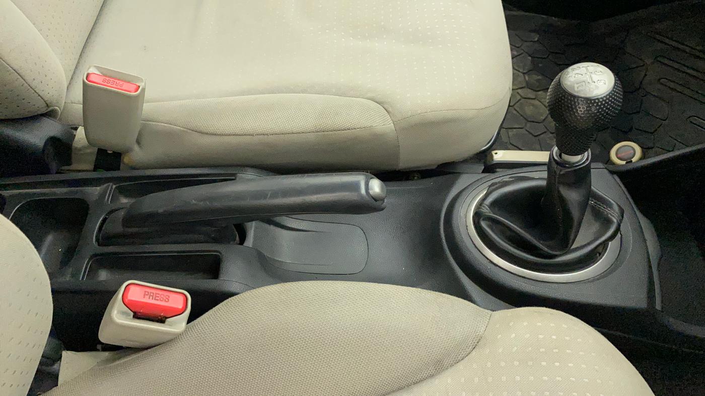 2011 Honda Jazz 1.2L I-VTEC BASE, Petrol, Manual, 1,05,985 km, Gear Lever