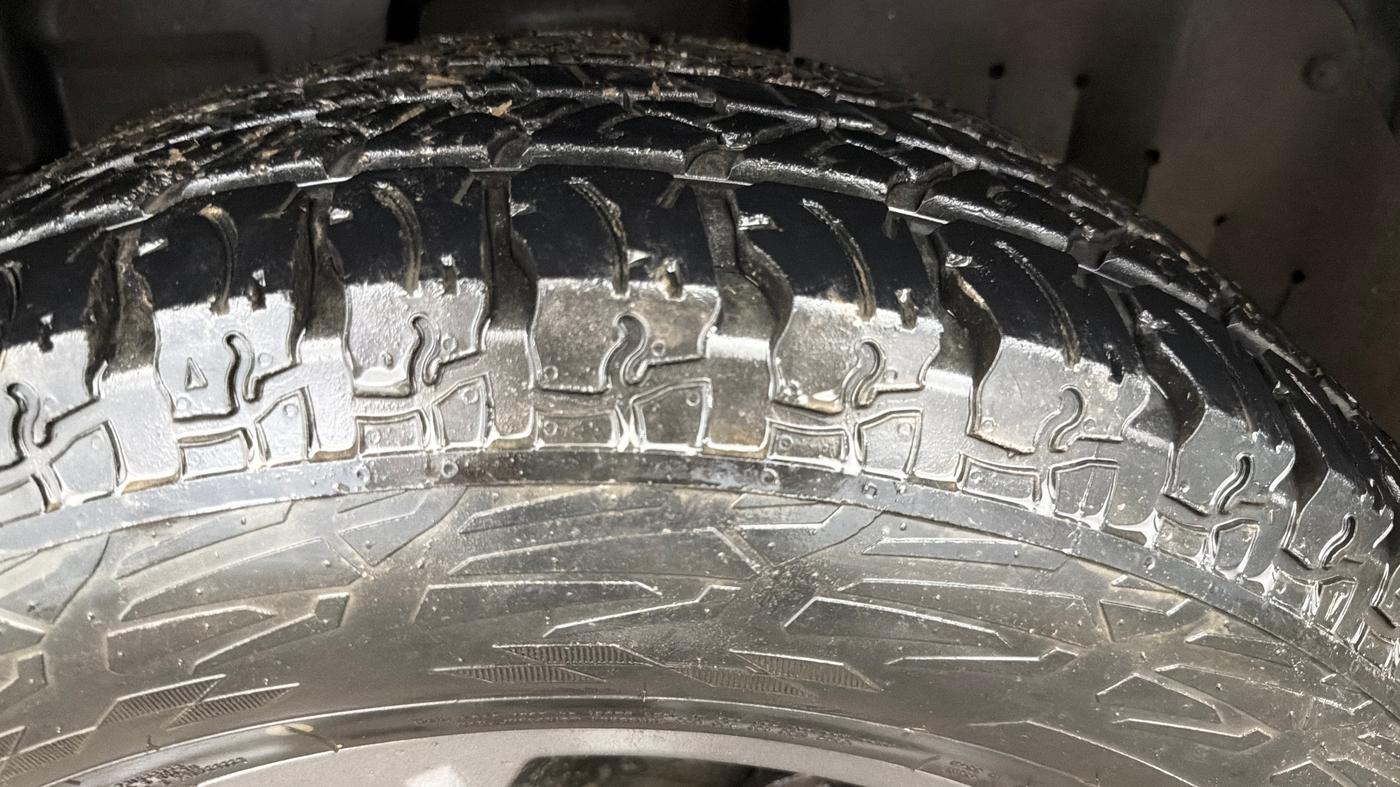 2021 Mahindra Thar LX PETROL HT 4WD AT, Petrol, Automatic, 34,634 km, Left Front Tyre Tread