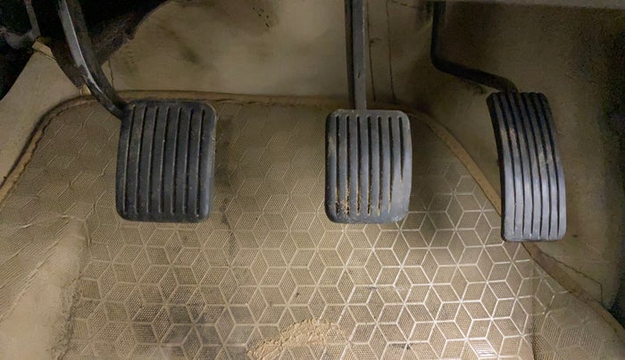 2013 Hyundai i10 MAGNA 1.2, CNG, Manual, 75,726 km, Pedals