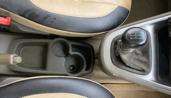 2013 Hyundai i10 MAGNA 1.2, CNG, Manual, 75,726 km, Gear Lever