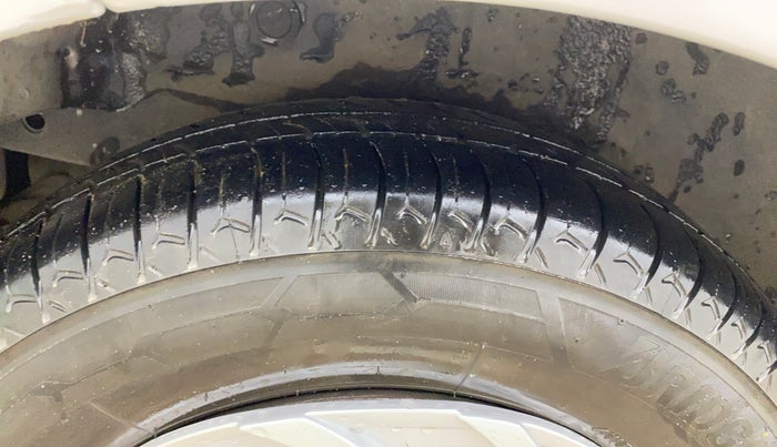 2013 Hyundai i10 MAGNA 1.2, CNG, Manual, 75,726 km, Right Rear Tyre Tread