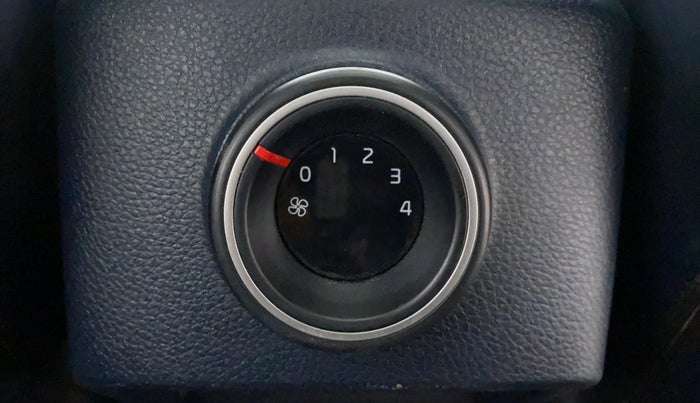 2022 KIA CARENS LUXURY PLUS 1.4G MT 6STR, Petrol, Manual, 3,084 km, Rear AC Temperature Control
