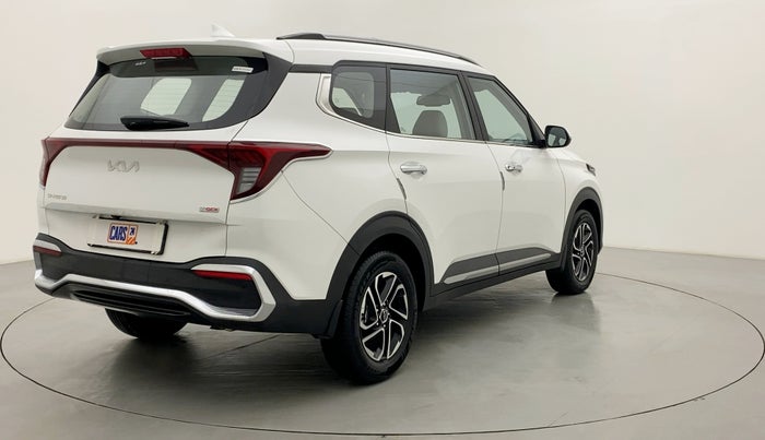 2022 KIA CARENS LUXURY PLUS 1.4G MT 6STR, Petrol, Manual, 3,084 km, Right Back Diagonal