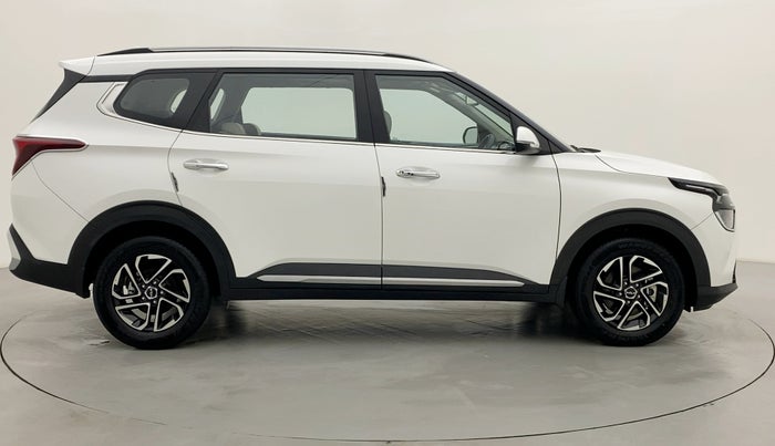2022 KIA CARENS LUXURY PLUS 1.4G MT 6STR, Petrol, Manual, 3,084 km, Right Side View