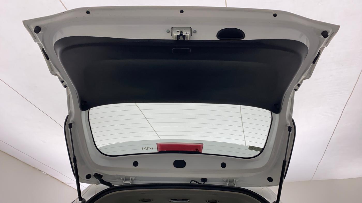 2022 KIA CARENS LUXURY PLUS 1.4G MT 6STR, Petrol, Manual, 3,084 km, Boot Door Open