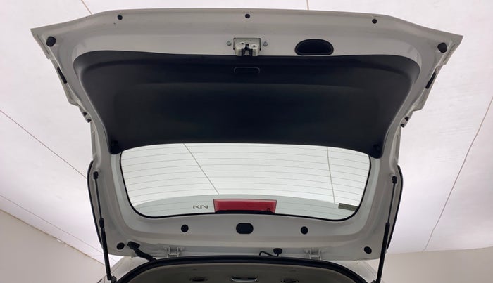 2022 KIA CARENS LUXURY PLUS 1.4G MT 6STR, Petrol, Manual, 3,084 km, Boot Door Open