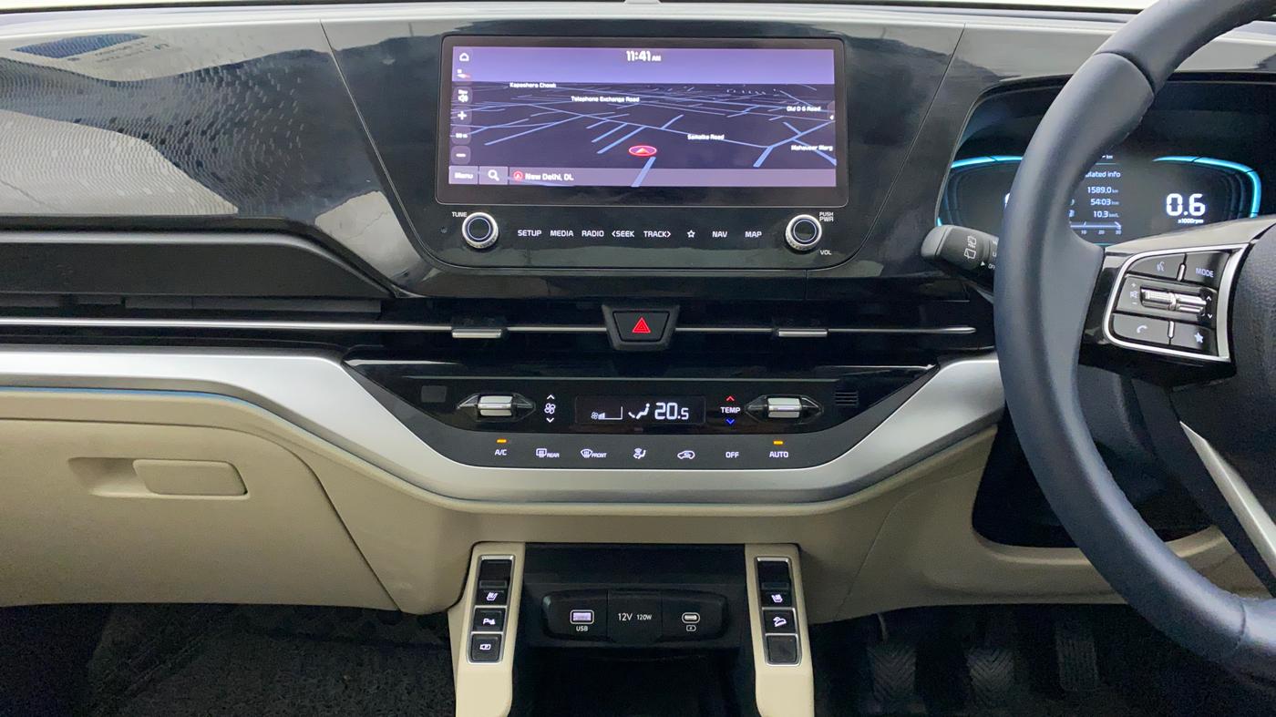 2022 KIA CARENS LUXURY PLUS 1.4G MT 6STR, Petrol, Manual, 3,084 km, Air Conditioner