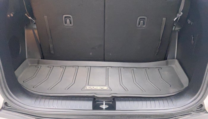2022 KIA CARENS LUXURY PLUS 1.4G MT 6STR, Petrol, Manual, 3,084 km, Boot Inside