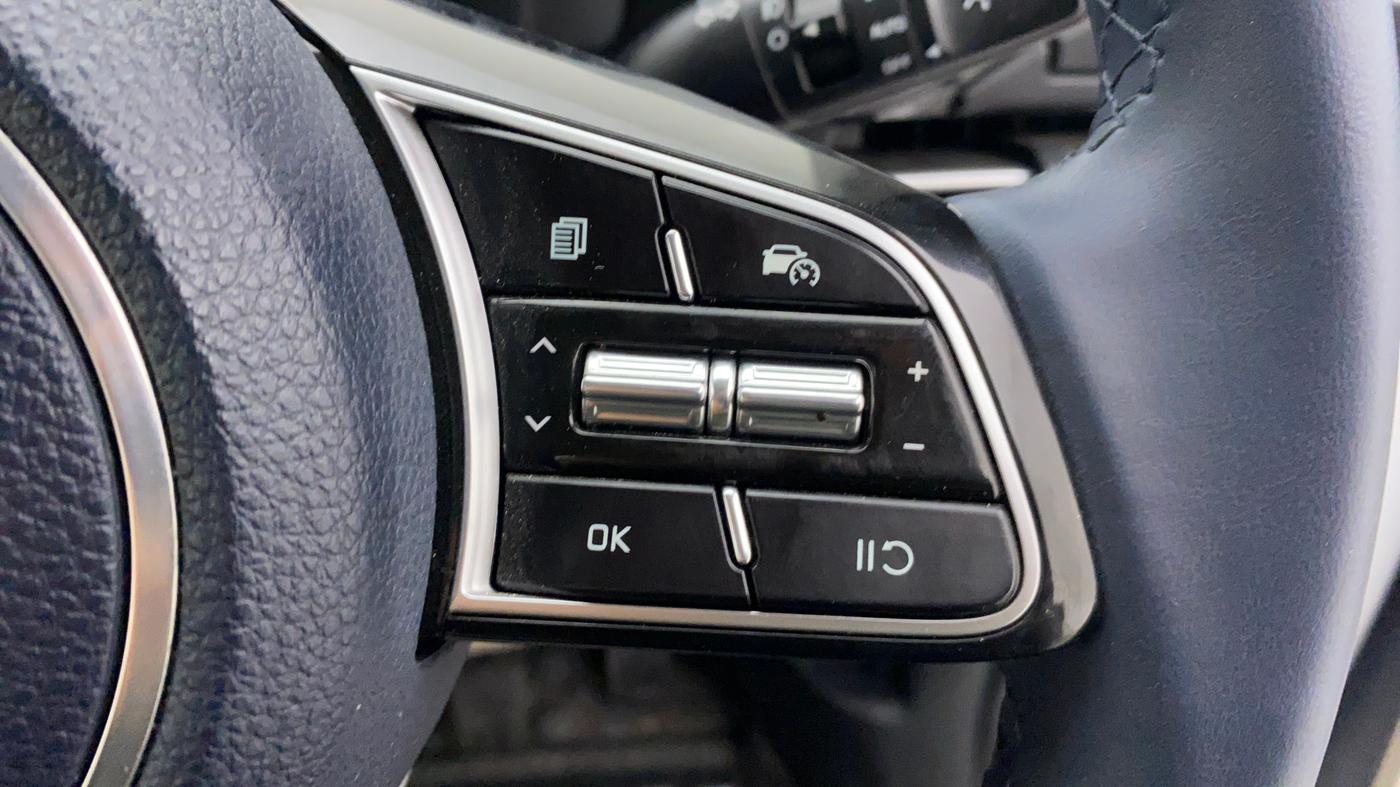 2022 KIA CARENS LUXURY PLUS 1.4G MT 6STR, Petrol, Manual, 3,084 km, Adaptive Cruise Control