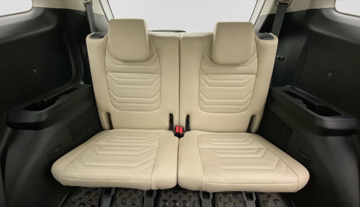 2022 KIA CARENS LUXURY PLUS 1.4G MT 6STR, Petrol, Manual, 3,084 km, Third Seat Row ( optional )