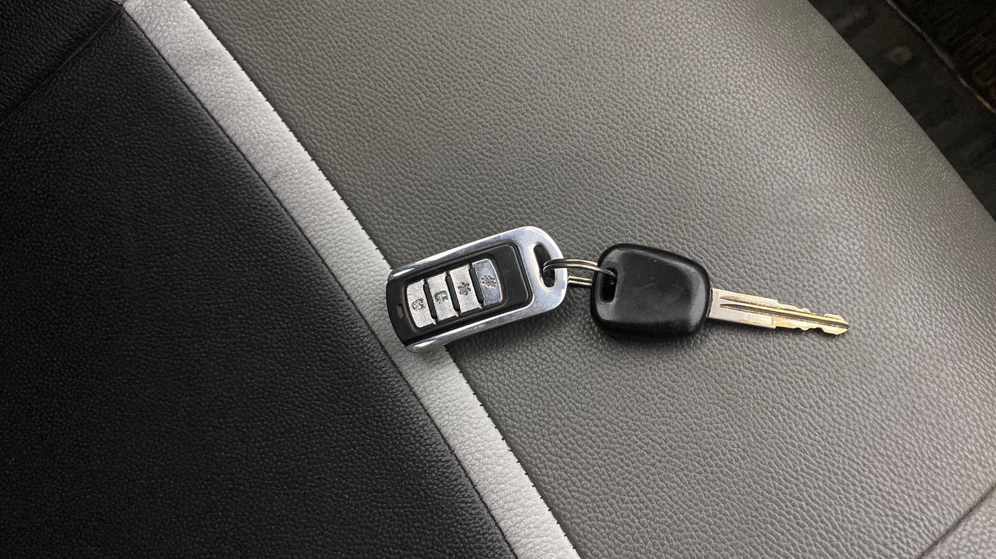 2014 Maruti Alto K10 VXI, Petrol, Manual, 43,002 km, Key Close Up
