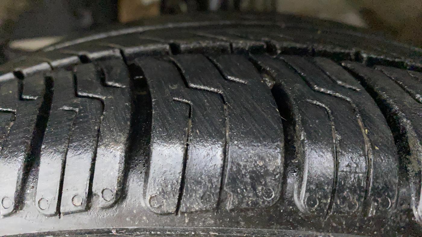 2016 Honda Brio S MT, Petrol, Manual, 36,470 km, Left Front Tyre Tread