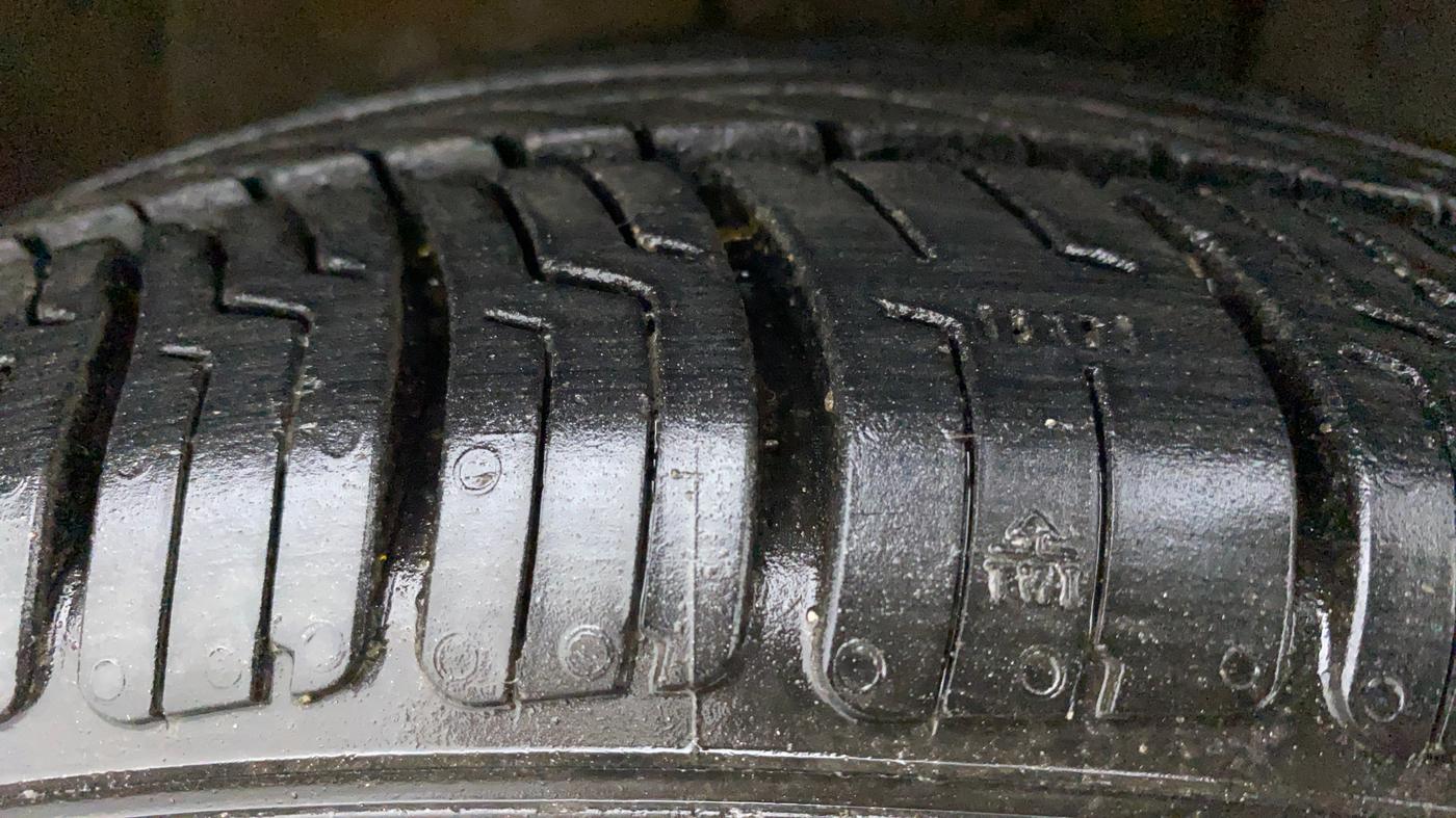 2016 Honda Brio S MT, Petrol, Manual, 36,470 km, Right Front Tyre Tread