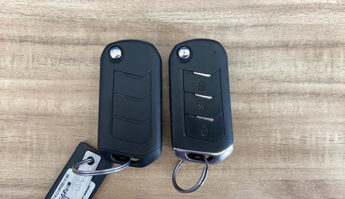 2021 Mahindra Thar LX PETROL HT 4WD AT, Petrol, Automatic, 58,909 km, Key Close Up