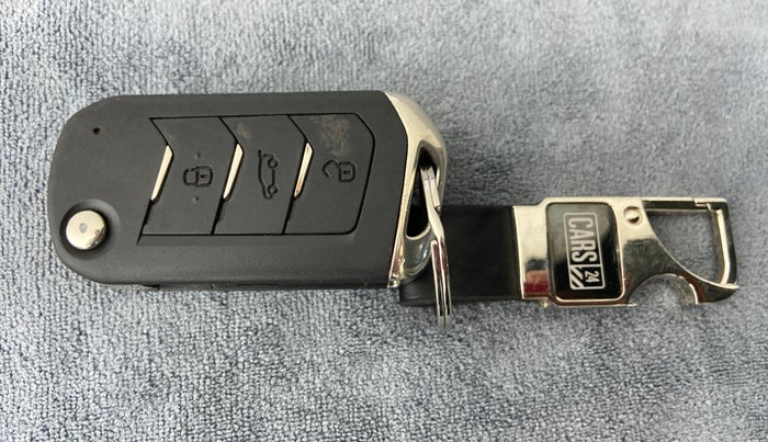 2018 Mahindra MARAZZO M6 7 STR, Diesel, Manual, 21,547 km, Key Close Up