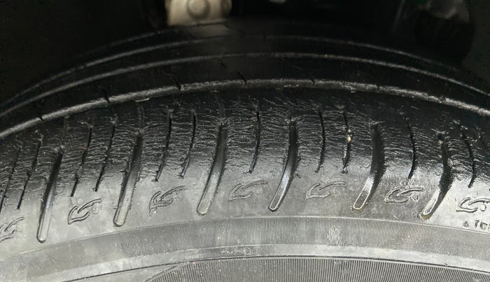 2018 Mahindra MARAZZO M6 7 STR, Diesel, Manual, 21,547 km, Right Front Tyre Tread