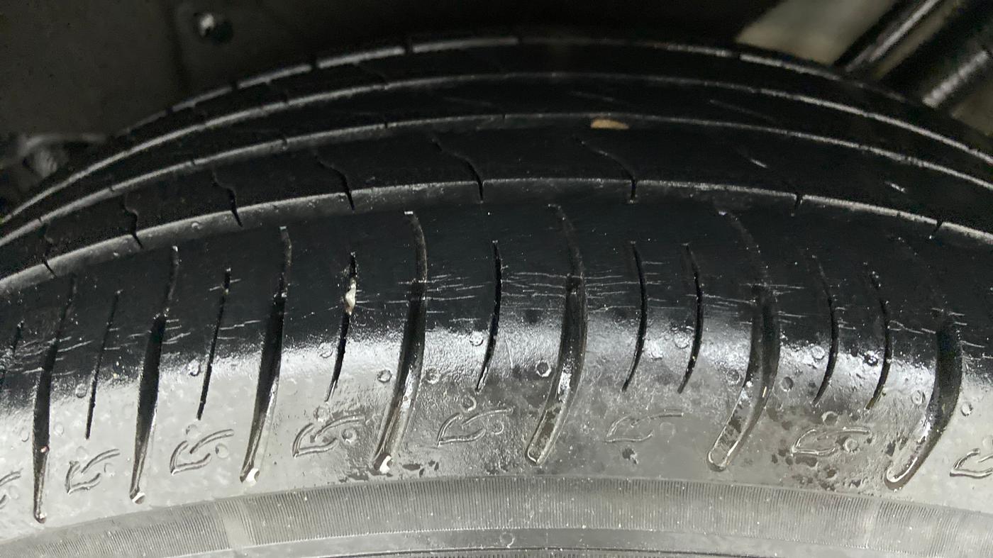 2018 Mahindra MARAZZO M6 7 STR, Diesel, Manual, 21,547 km, Left Rear Tyre Tread
