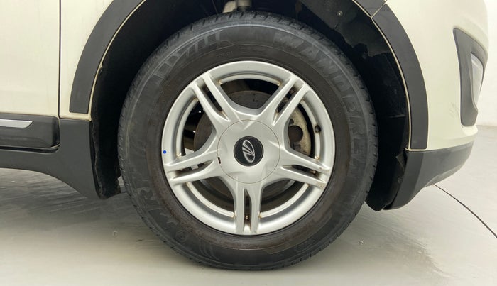 2018 Mahindra MARAZZO M6 7 STR, Diesel, Manual, 21,547 km, Right Front Wheel