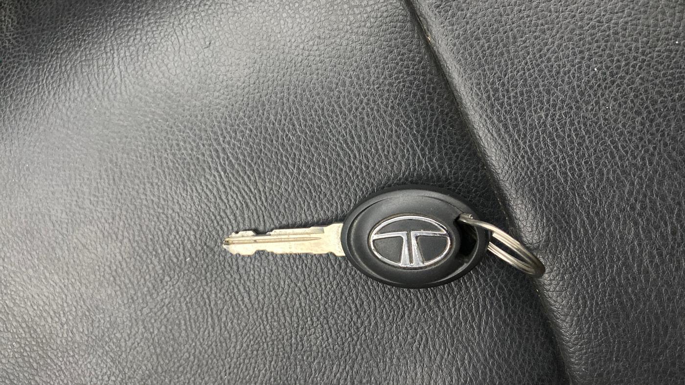2016 Tata Tiago XZ PETROL, Petrol, Manual, 73,795 km, Key Close Up