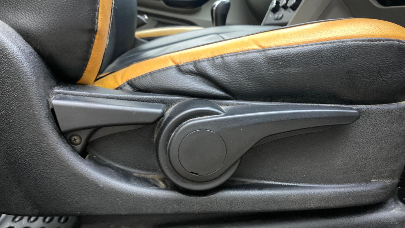2016 Tata Tiago XZ PETROL, Petrol, Manual, 73,795 km, Driver Side Adjustment Panel